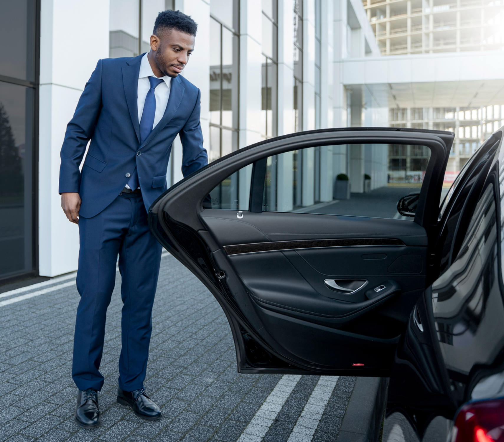 Professional Comfy Ride airport pickup service at Luton Airport